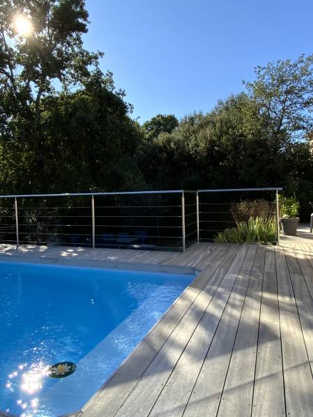 Fourniture de garde-corps extérieur en inox pour piscine à Quissac proche de Nimes