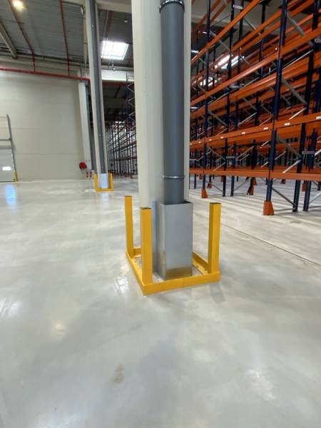 Protection de poteaux béton pour un site logistique dans l'Hérault