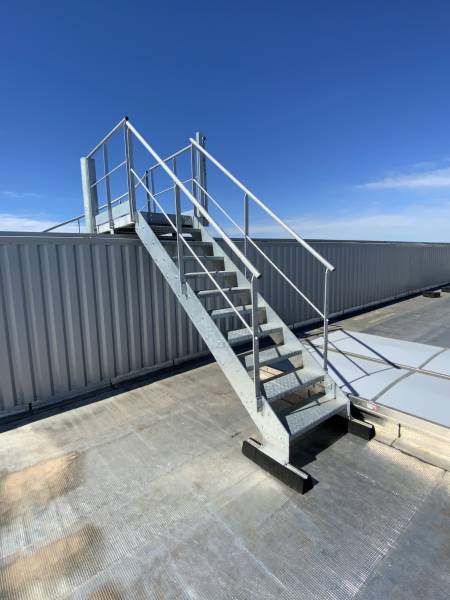 Pose d'escalier industriel en acier galvanisé à Baillargues proche de Montpellier
