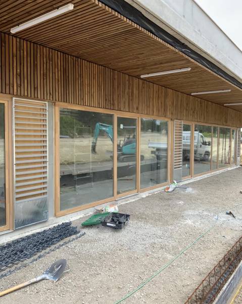 Réalisation et installation de brise-soleil en acier galvanisé à chaud à Béziers dans l'Hérault