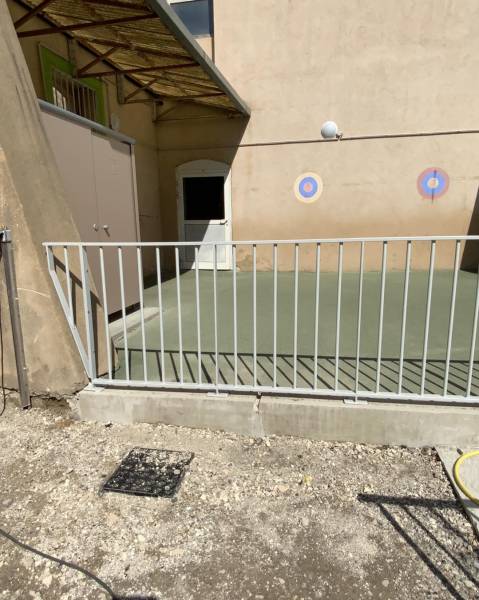 Installation de gardes corps pour une école à Montpellier dans l'Hérault