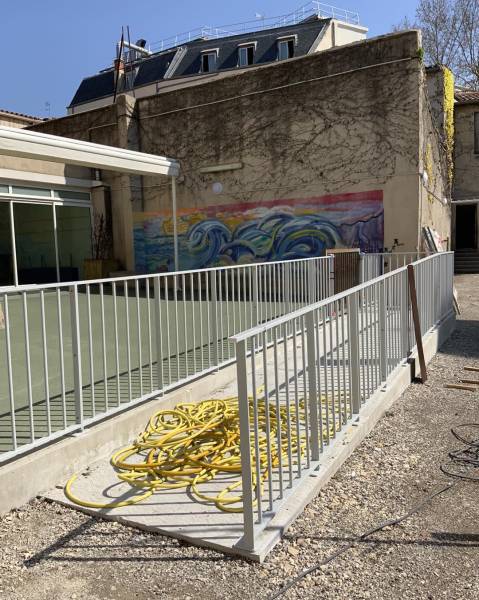 Installation de gardes corps pour une école à Montpellier dans l'Hérault